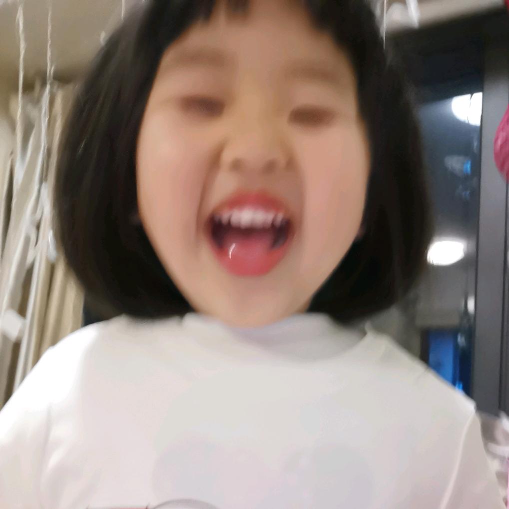有一颗桃子