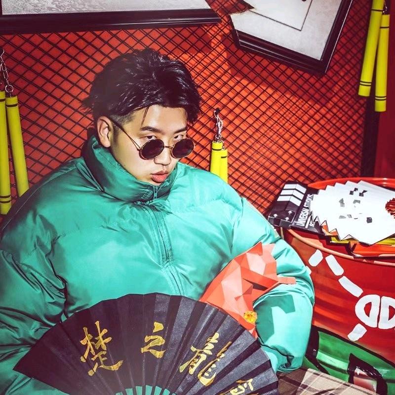 主持人小明