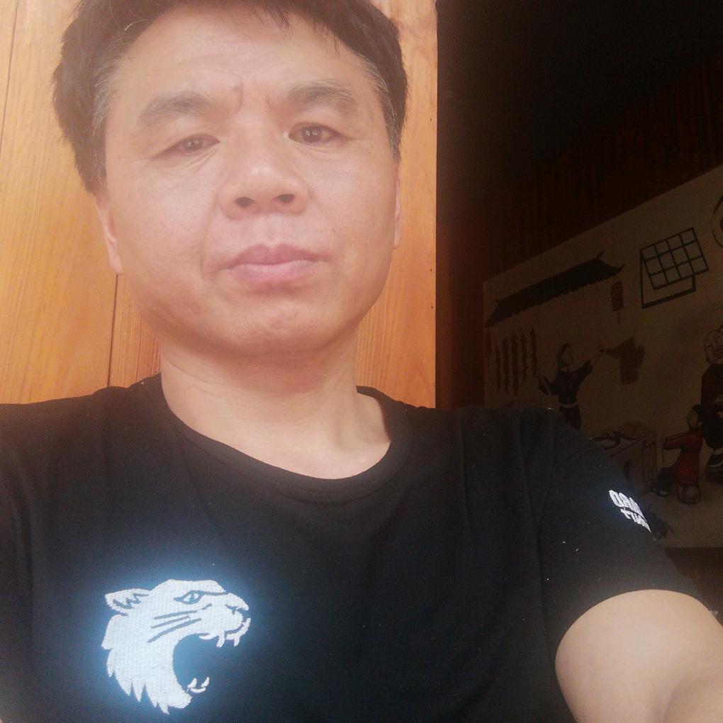 农村大叔爱唱歌