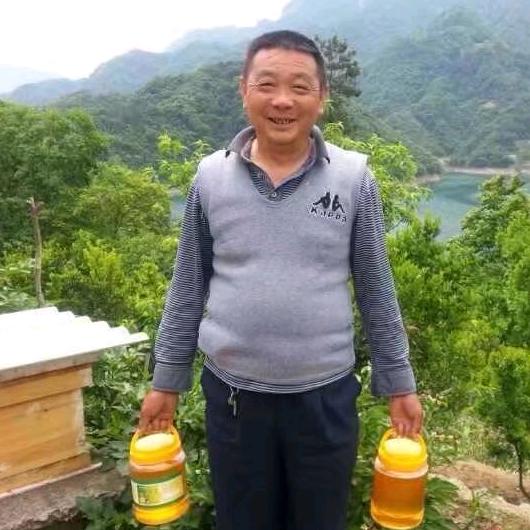 王明章养蜂