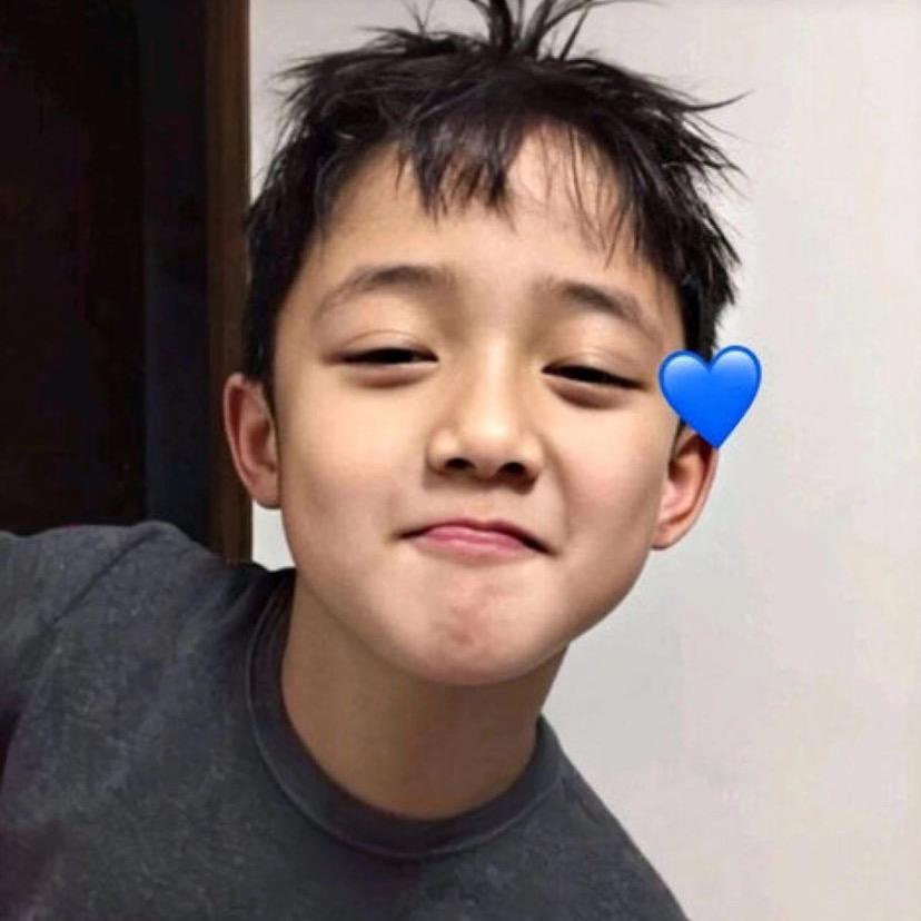 你的无敌爸爸吖💕