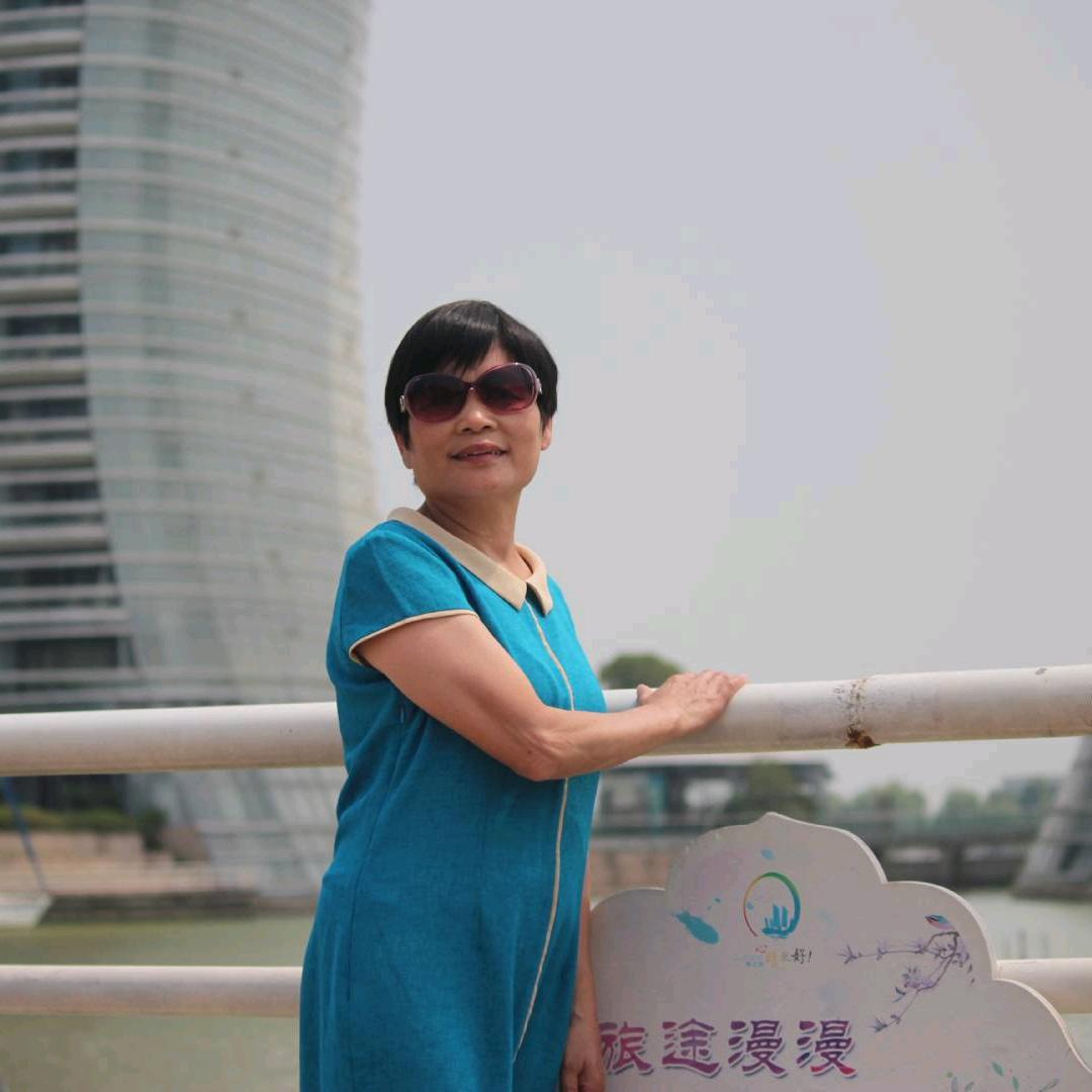 裘月丽