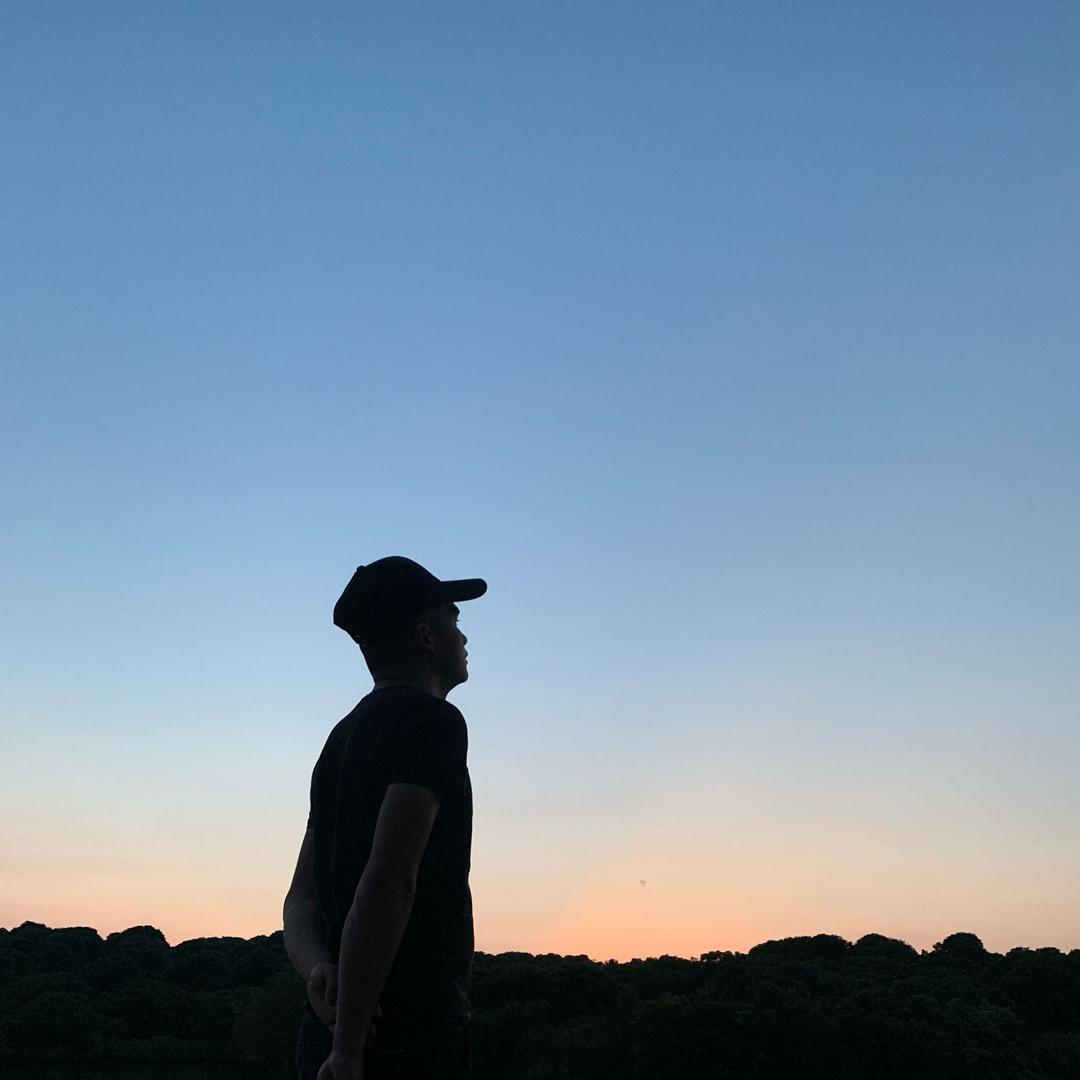 烈酒伴浓烟
