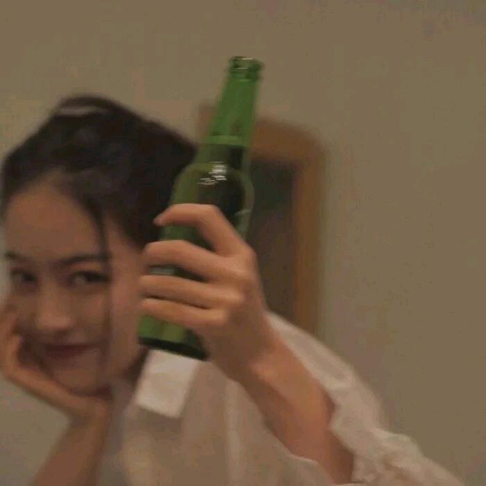 一个月亮文案馆✨