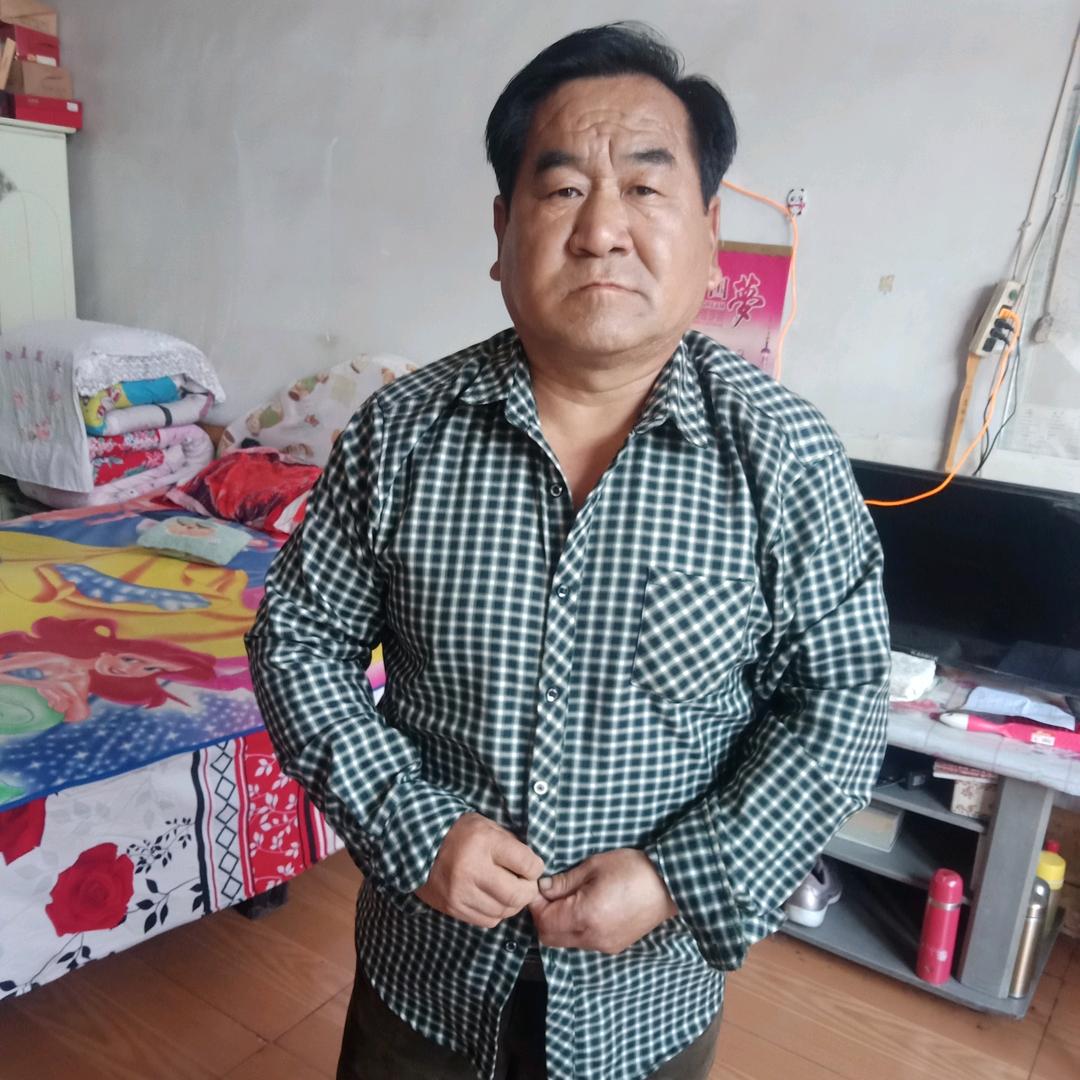 襄垣说书人，名字叫杜英。