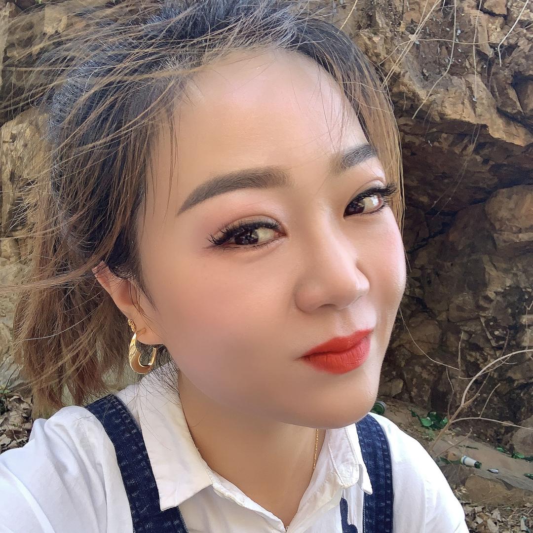 裙角飞扬