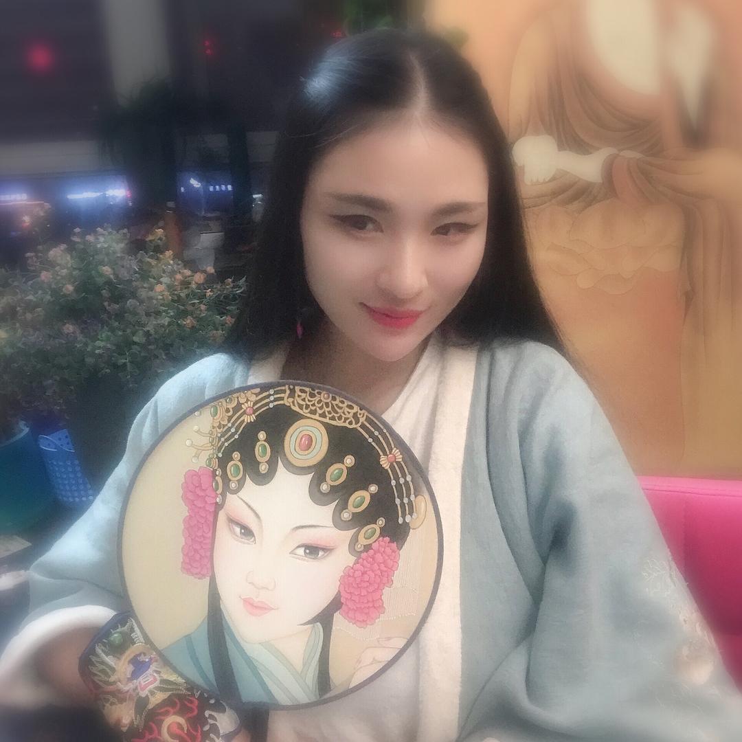 工笔画小姐姐