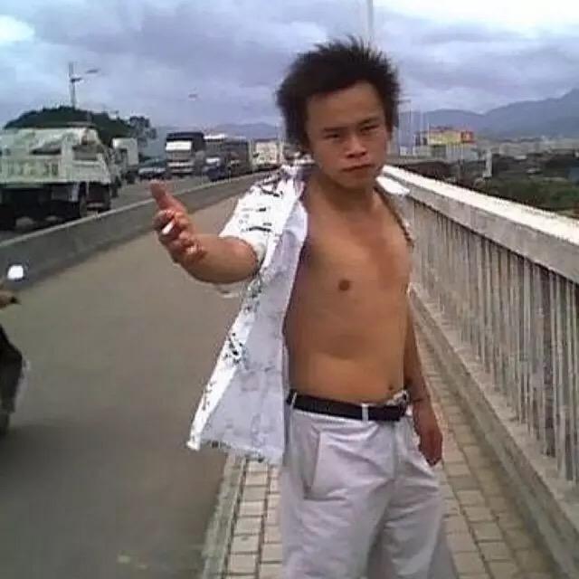 狂踹瘸子那条好腿、
