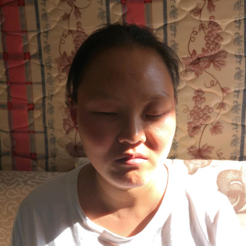伤心小妹。