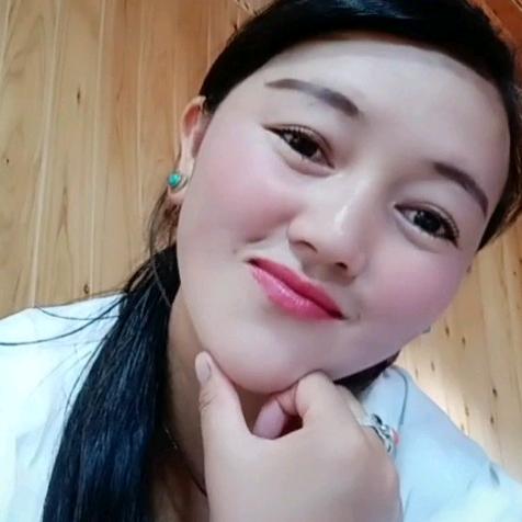 尼西黑陶女艺人卓玛