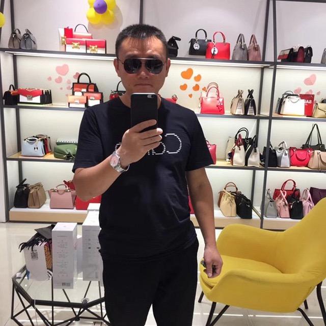 滨州稻草人皮具店