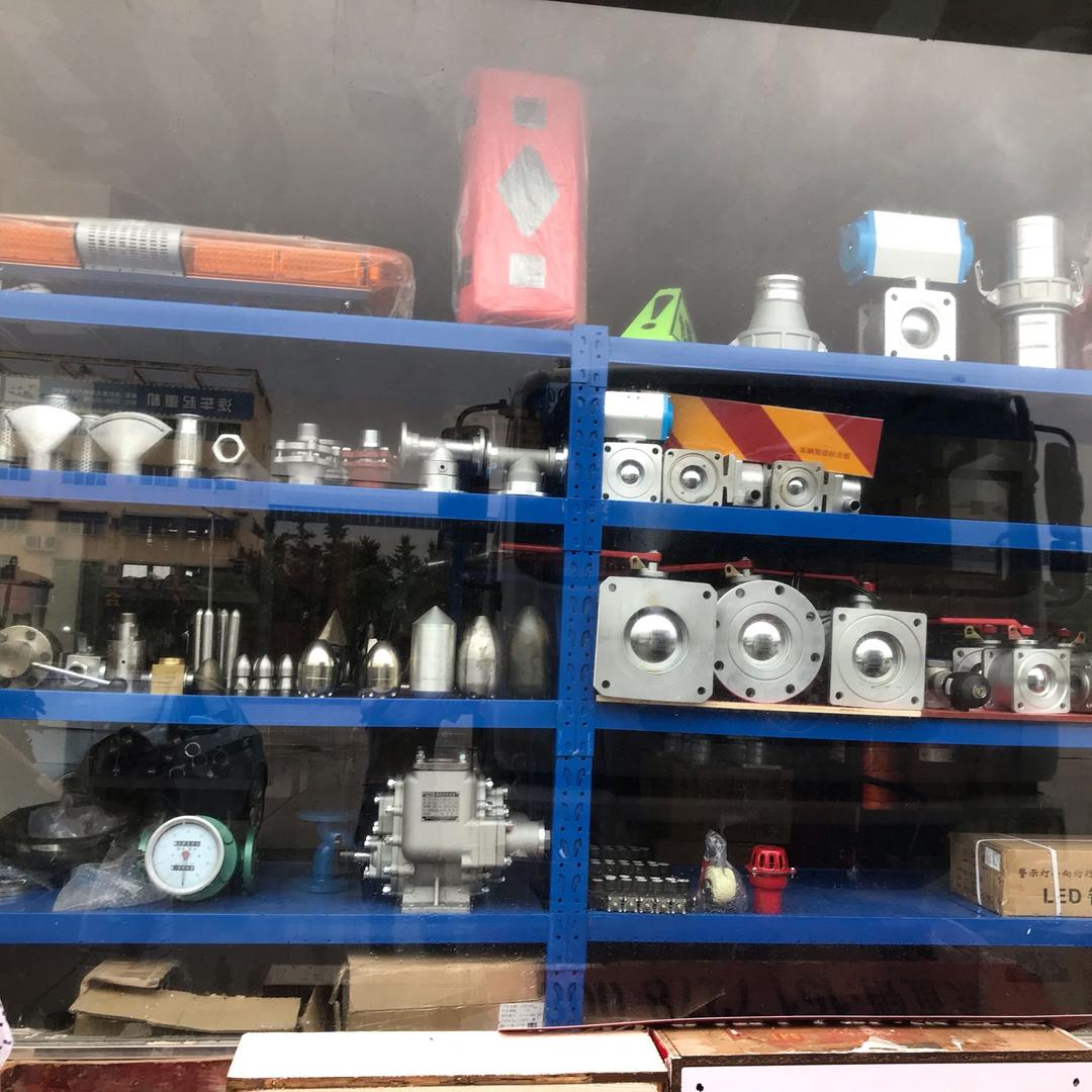 湖北景亿油罐车配件仓库