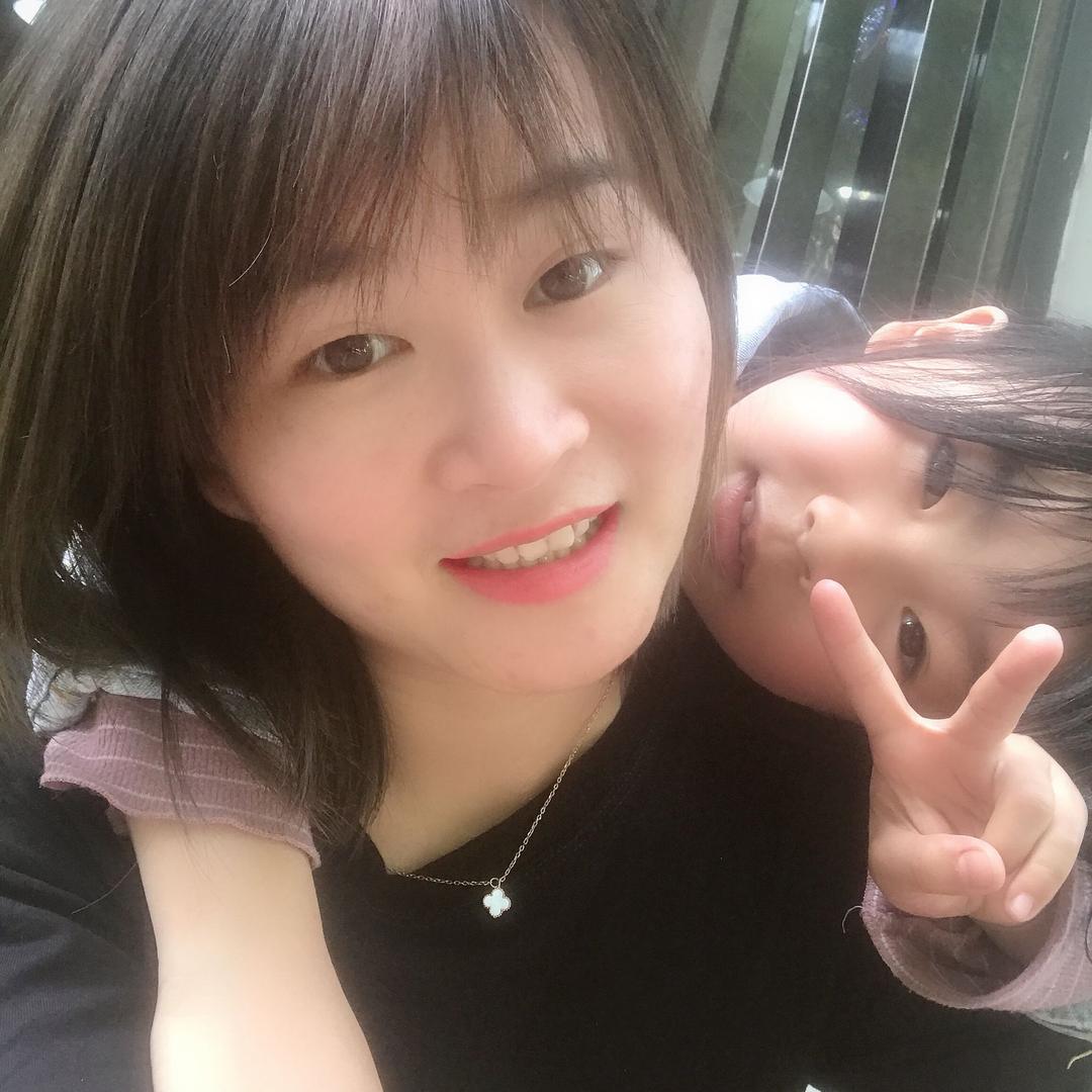 女 发型师 小辣椒