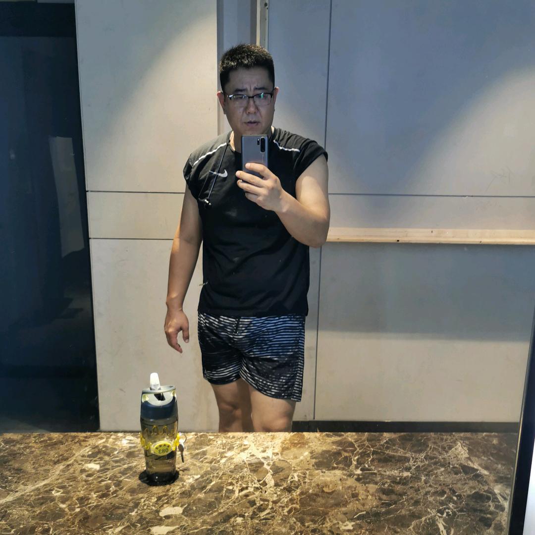 美小季精品服饰工厂店