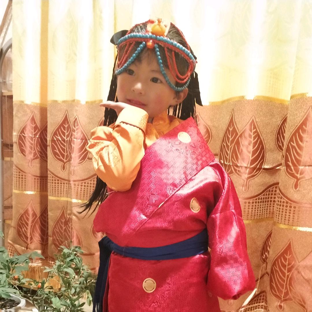 藏族姑娘。