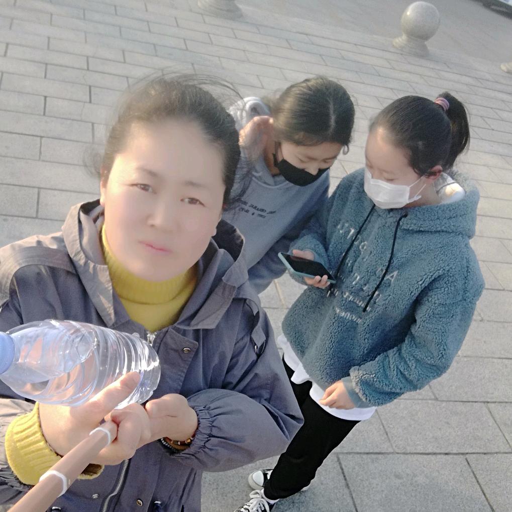 冉梅.
