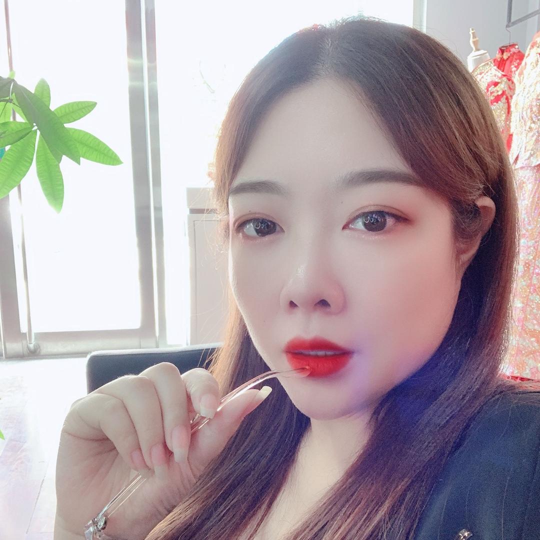 女王化妆嫁衣馆