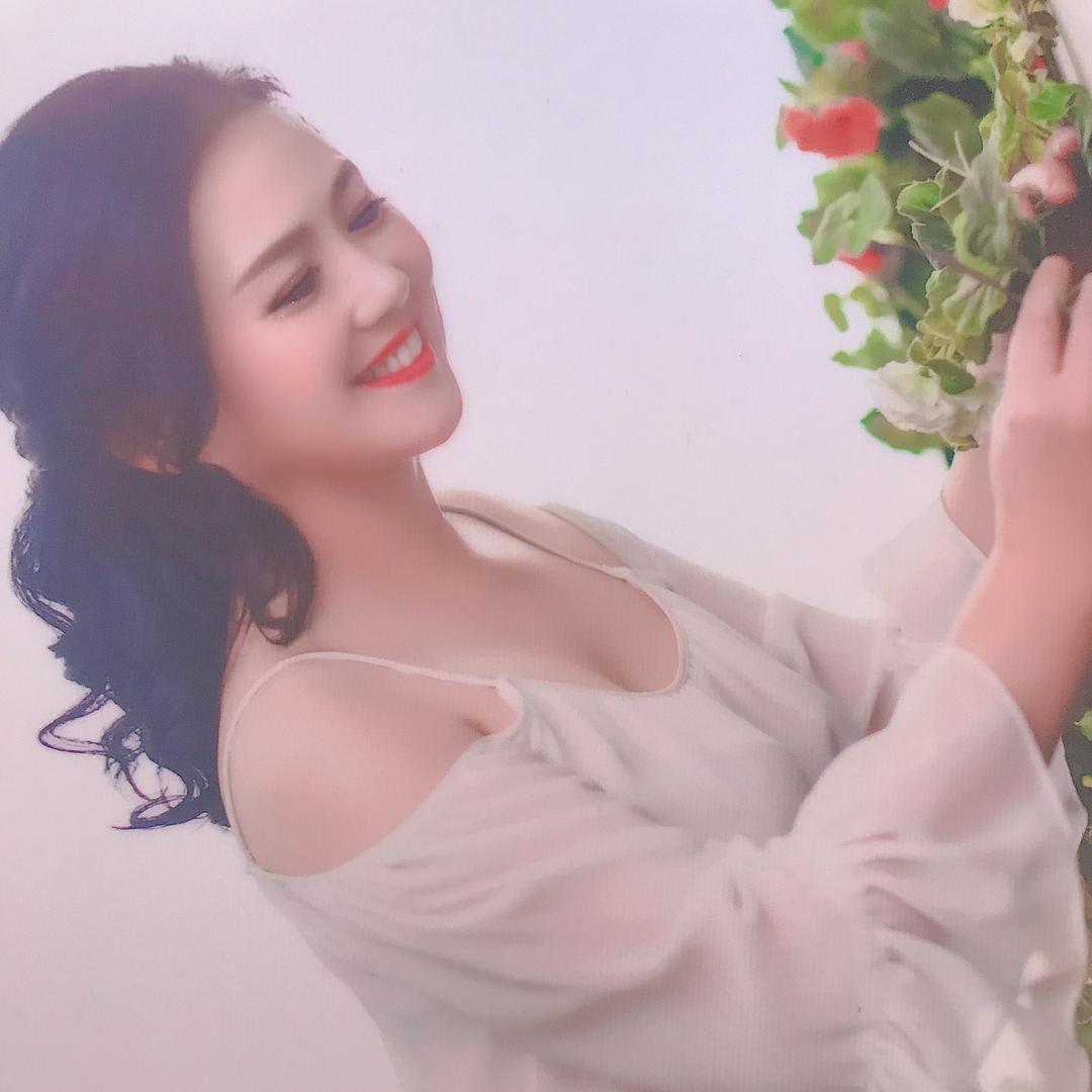 小富婆🙏首播每天下午两点十分直播