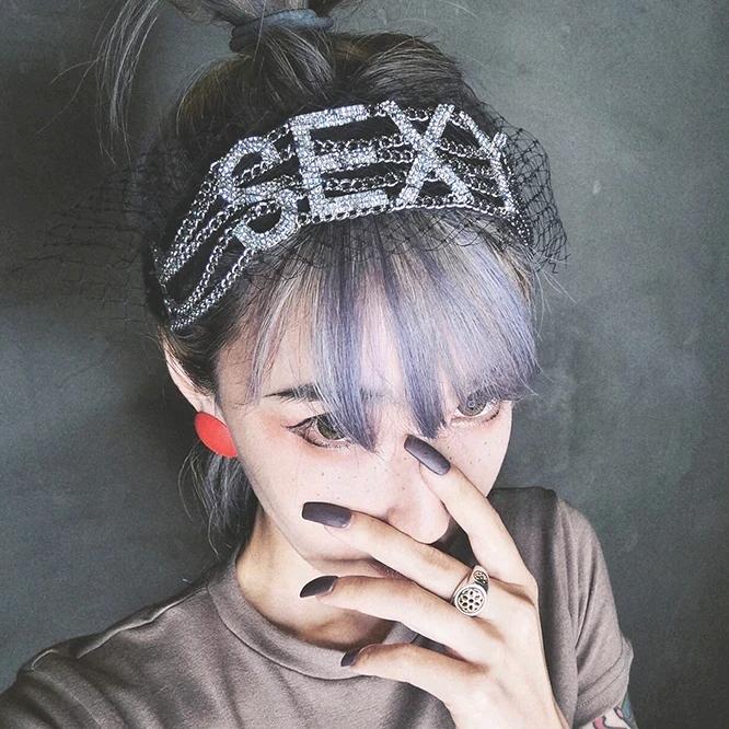 来呲个牙掩饰悲伤