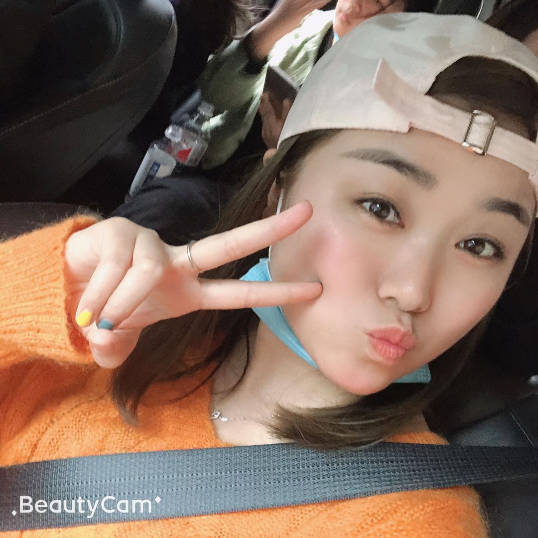 做眉毛的小姐姐