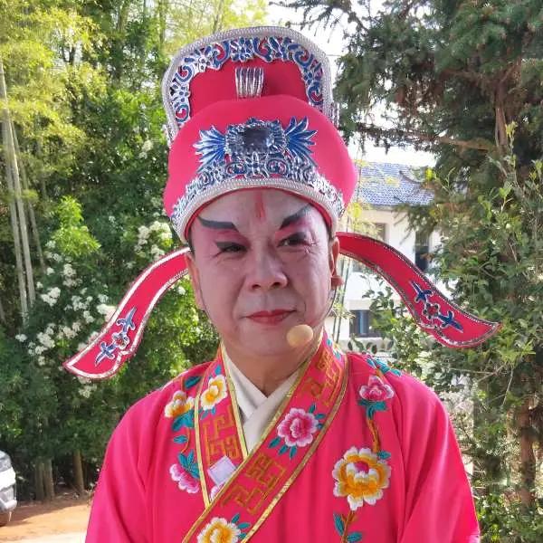 星光灯戏胡列强