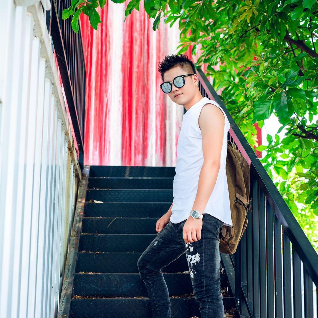 吴川市黄坡粤达淋浴房厂