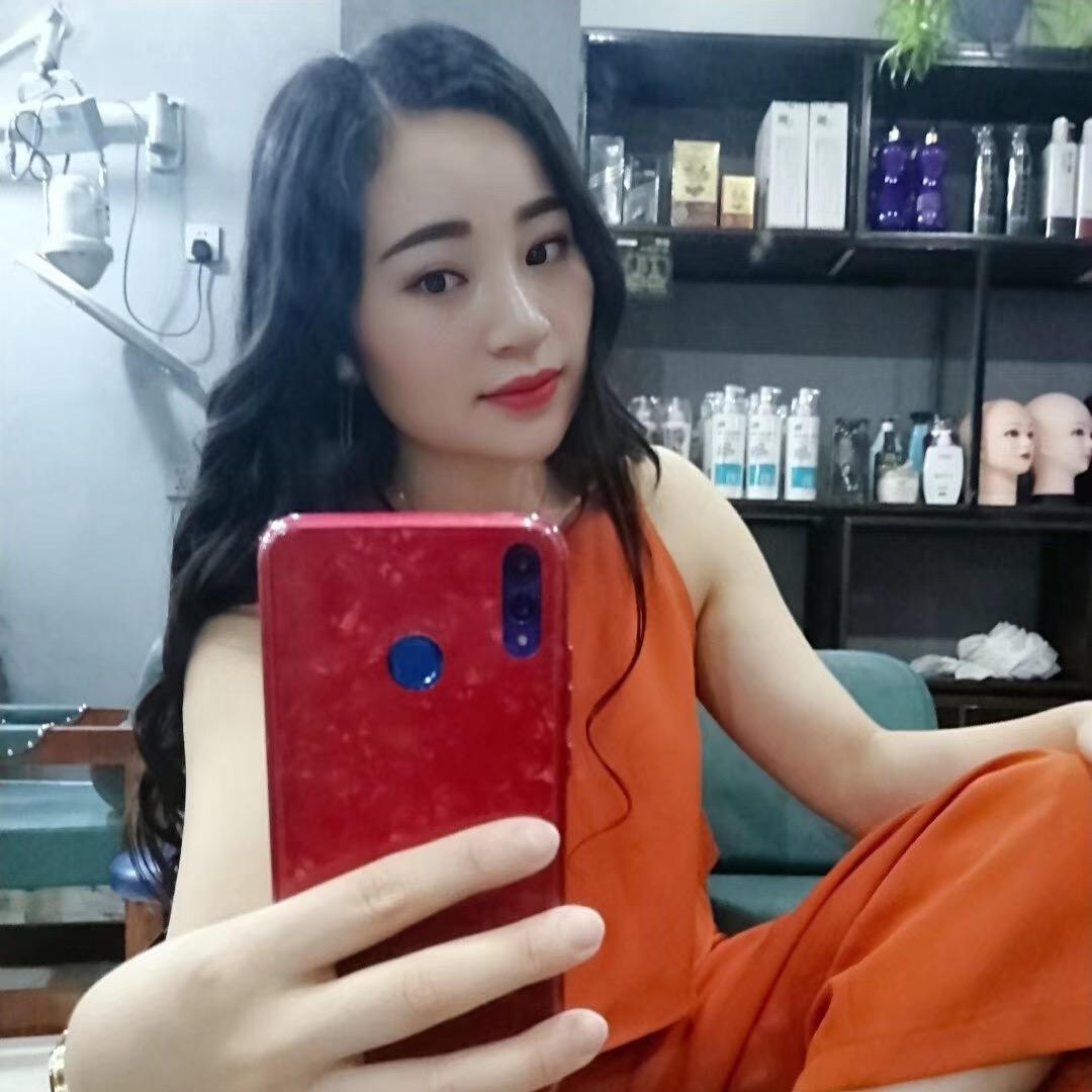 阳光下的艳艳
