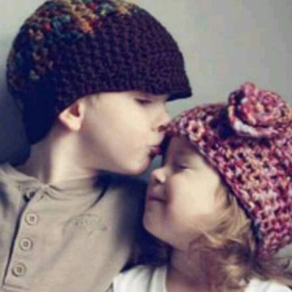 闲敲棋子落灯花