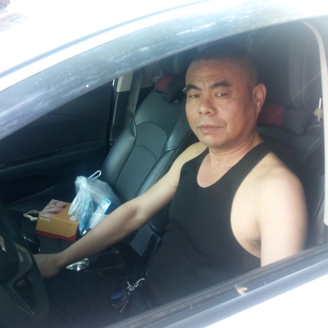 🐴小马哥😍眼睛👁👀大叔