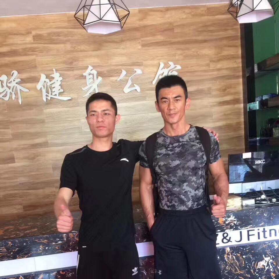 应山莱特游泳健身俱乐部夏晓威