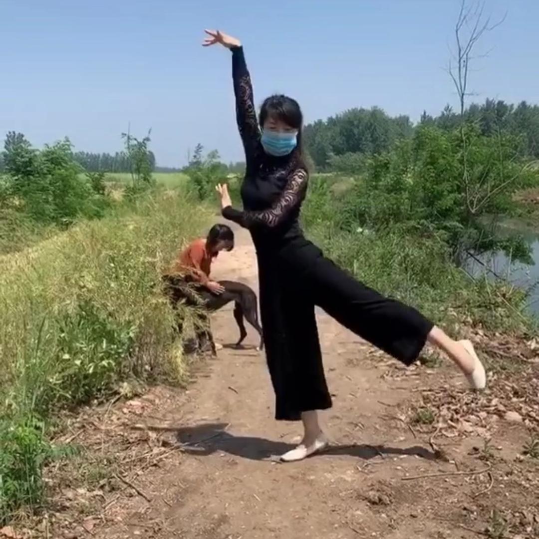 爱跳舞的文