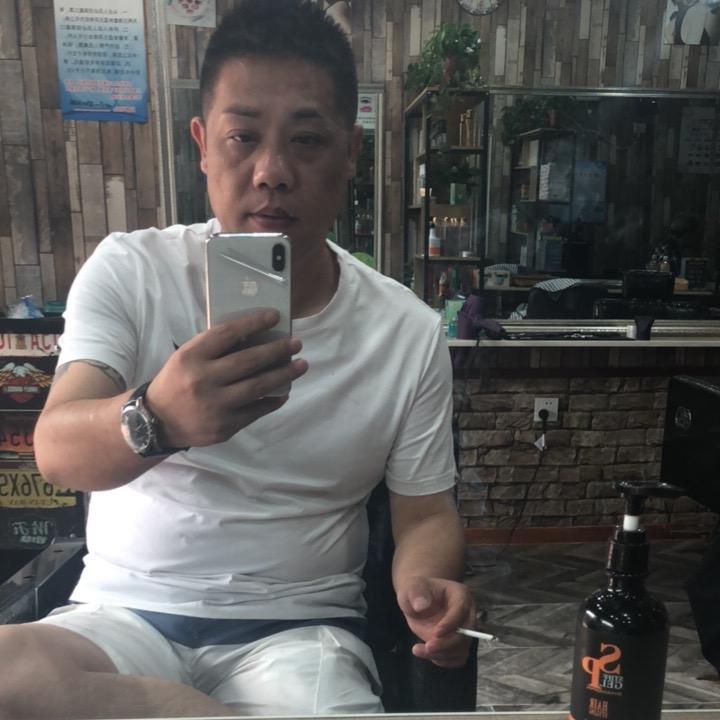 刘日月