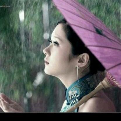 雨中的彼岸花