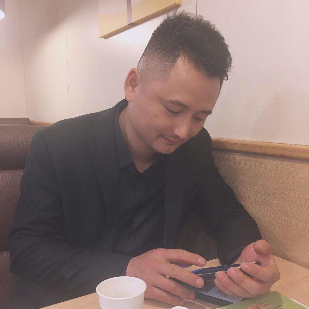 山水行