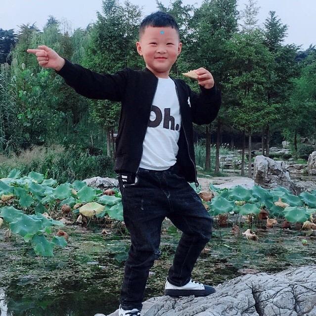 @一抹红颜，笑淡了花开^