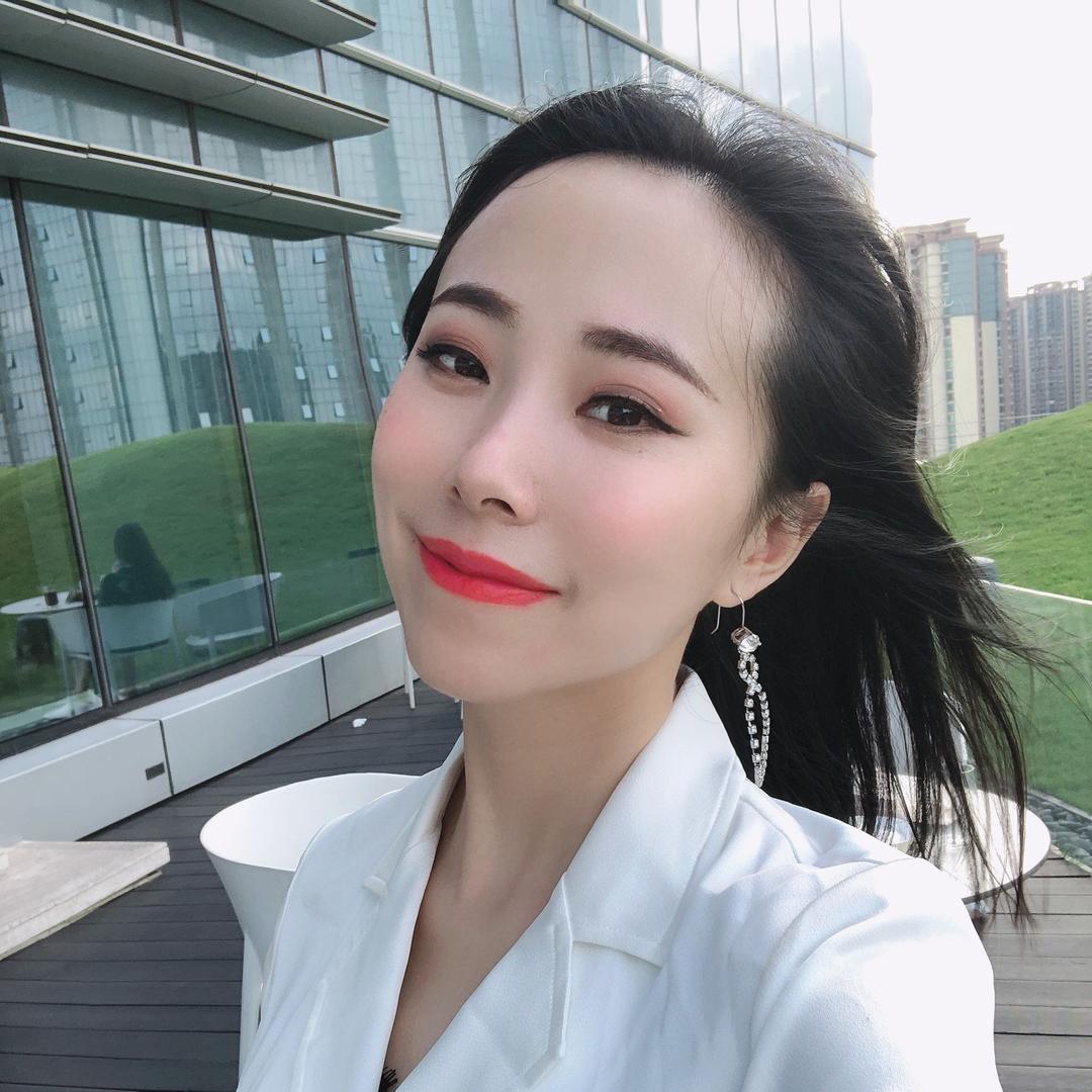 韩诗诗品牌服饰