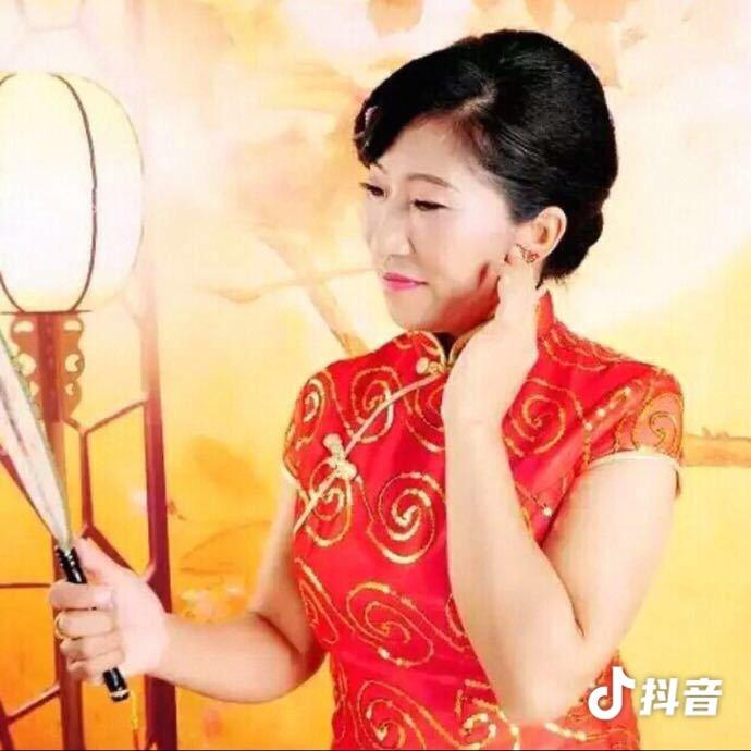 红娜.