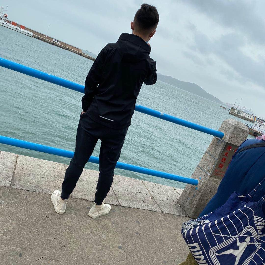 逸炫阿杰发型设计官方号