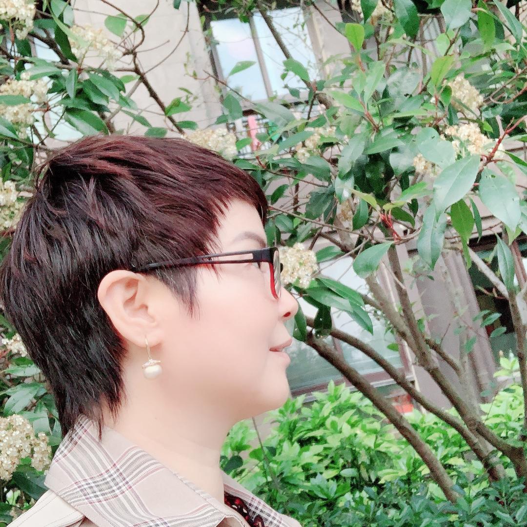 芷艺布格服饰