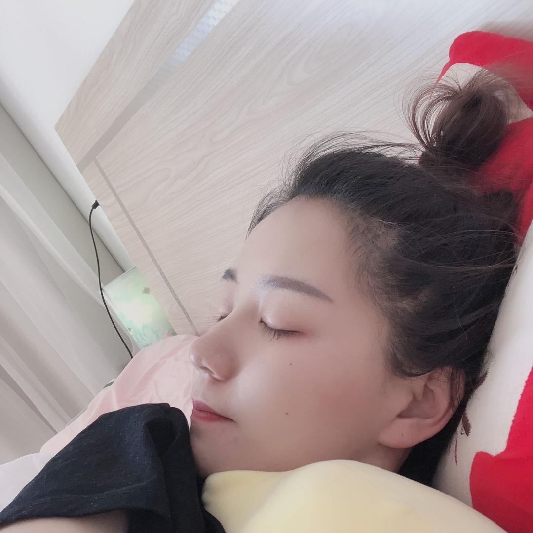小依睡不醒