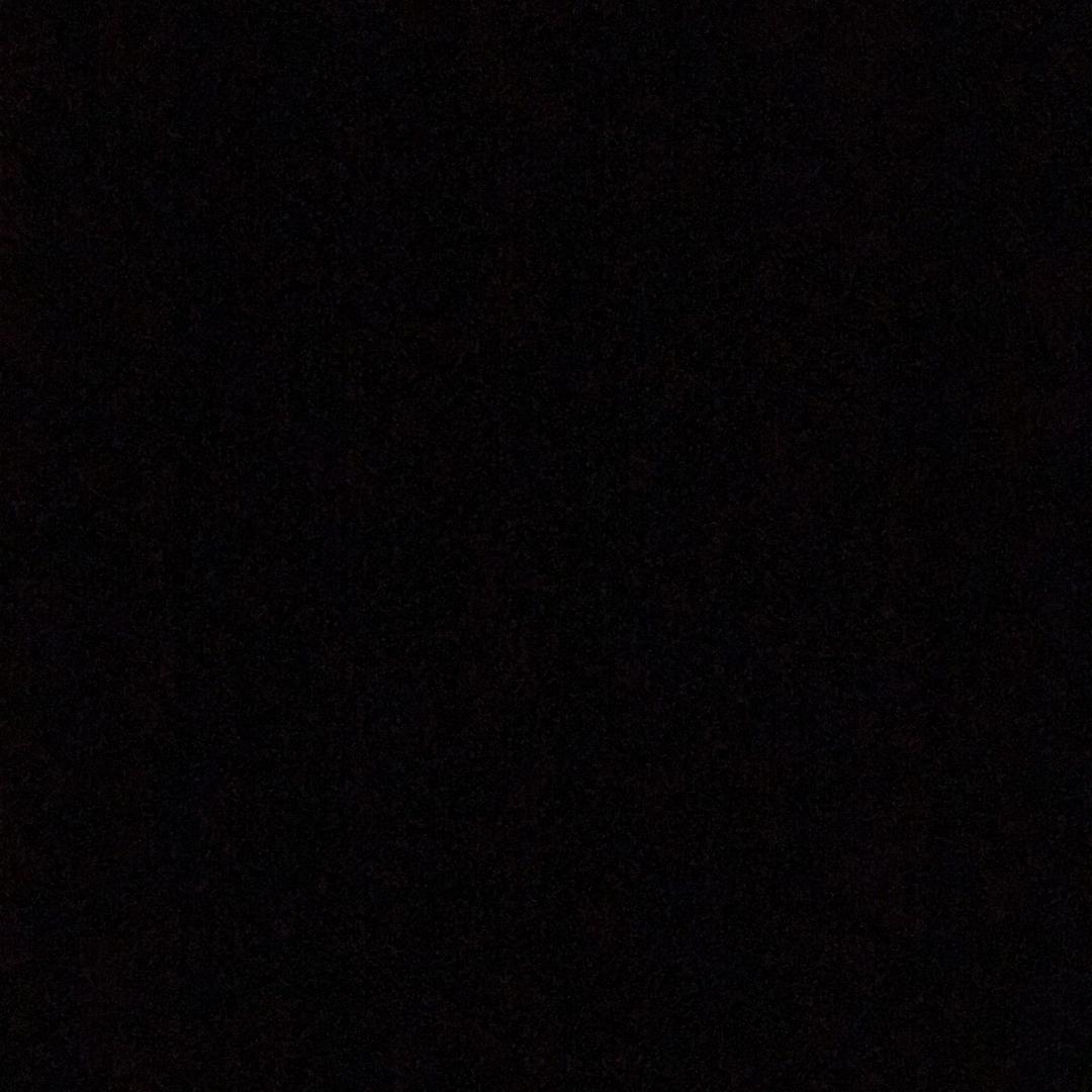 ，