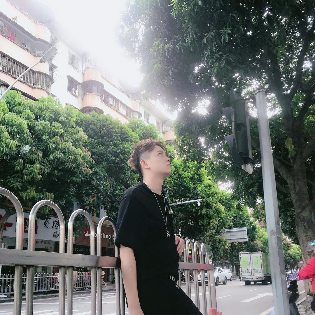 中山QUEEN SALON伍毅