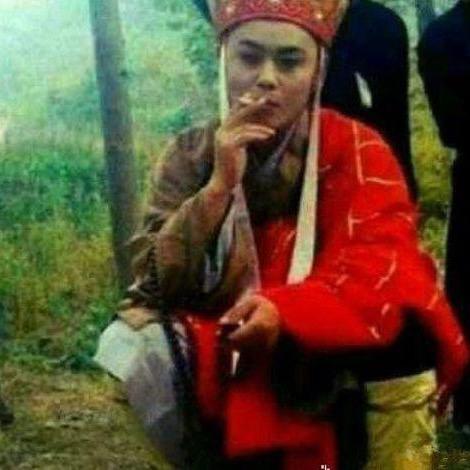 墙头的曹