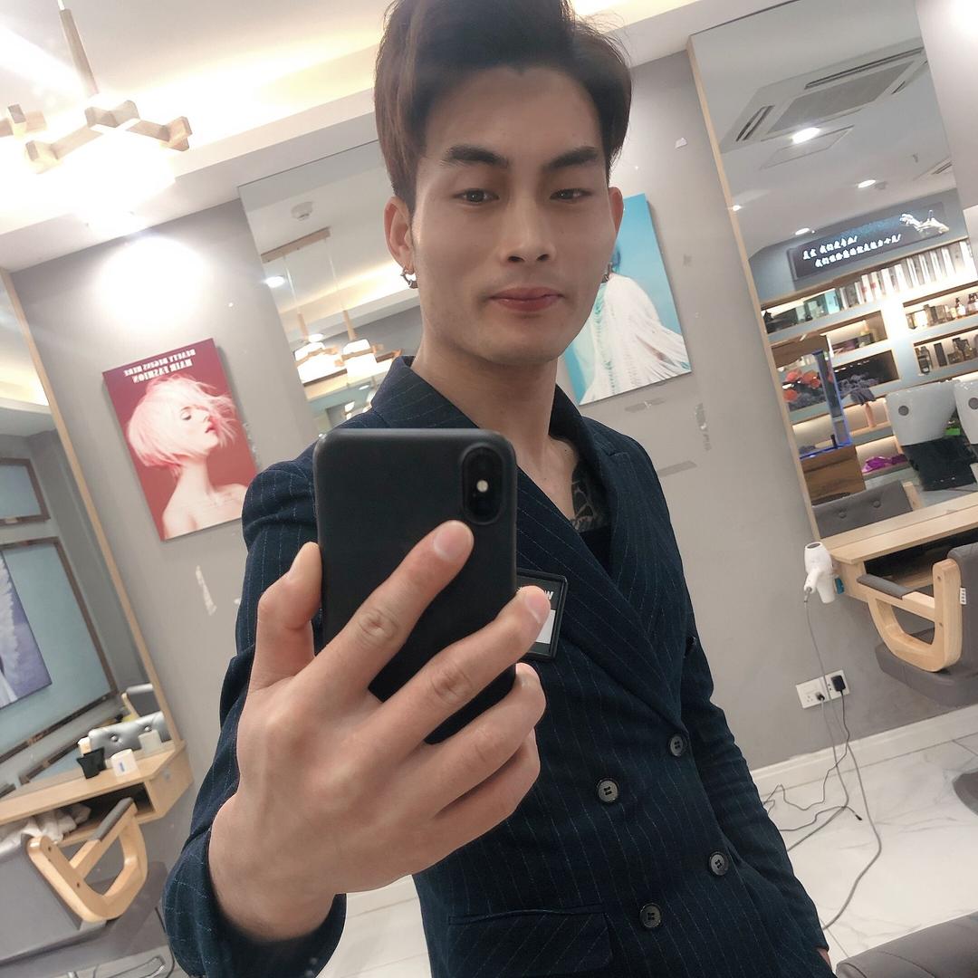 W D张先生店长王浩（七彩城店）