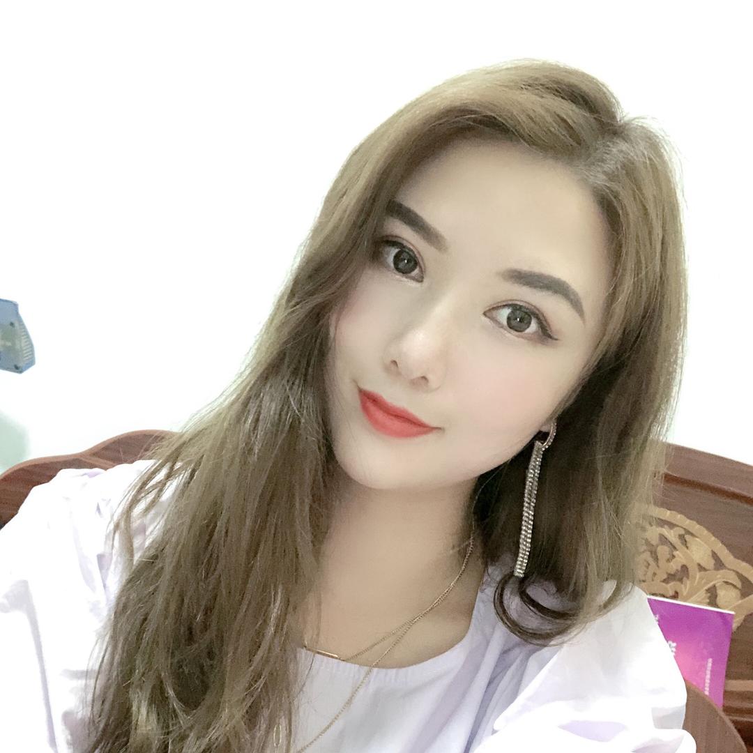 大灵子商务商行(正在直播）