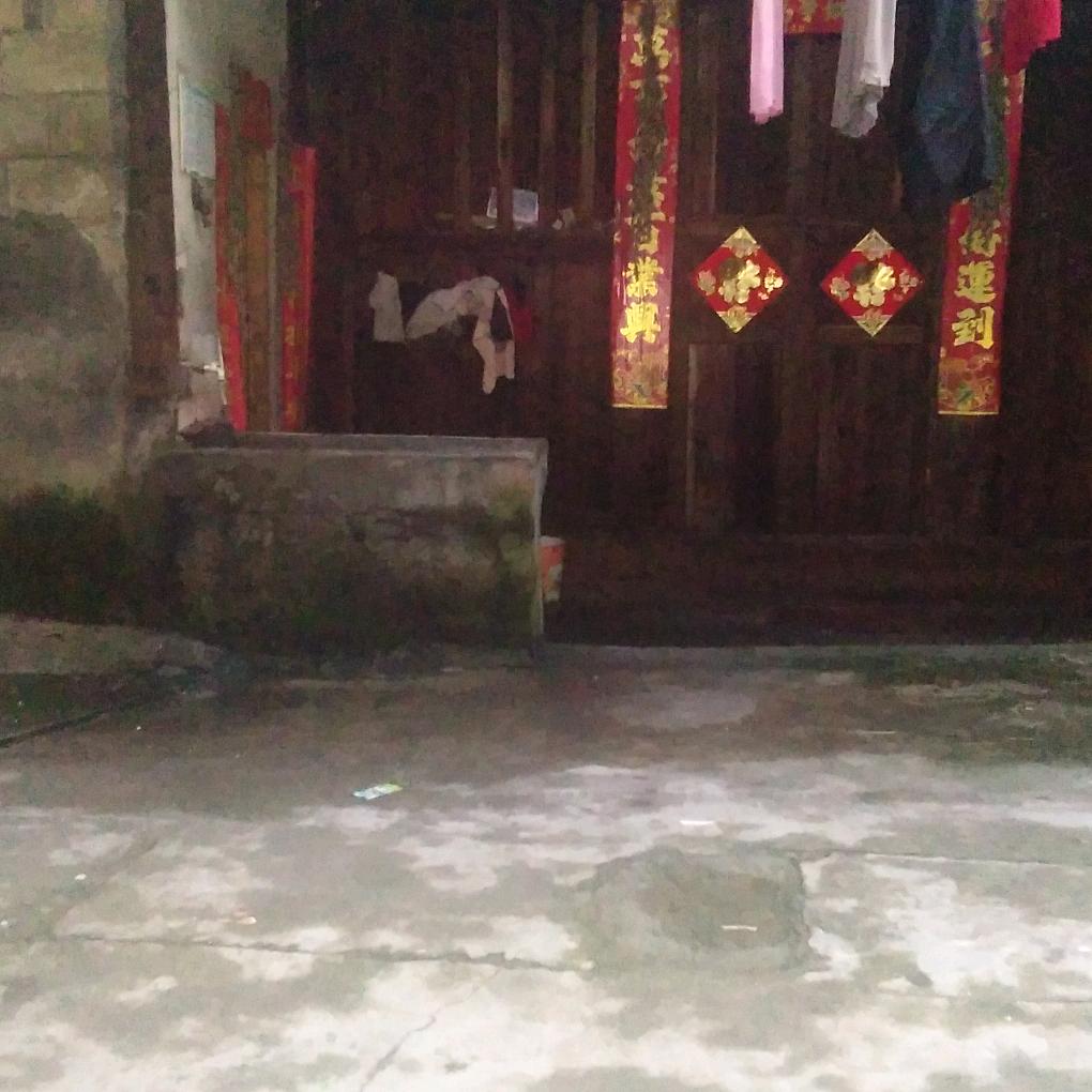 伪装的笑
