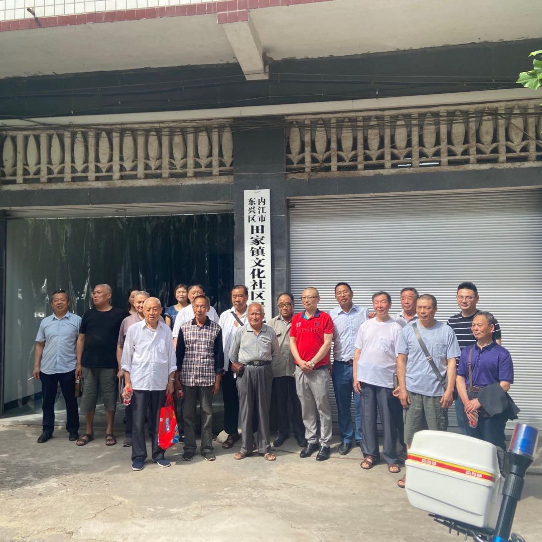 文化社区。停车场。充电。住宿。农贸市场