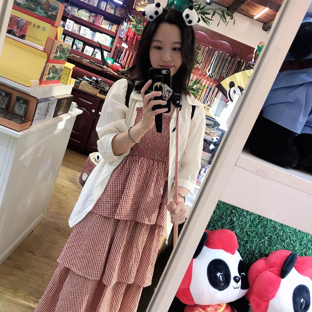 村里的菇凉叫小芳