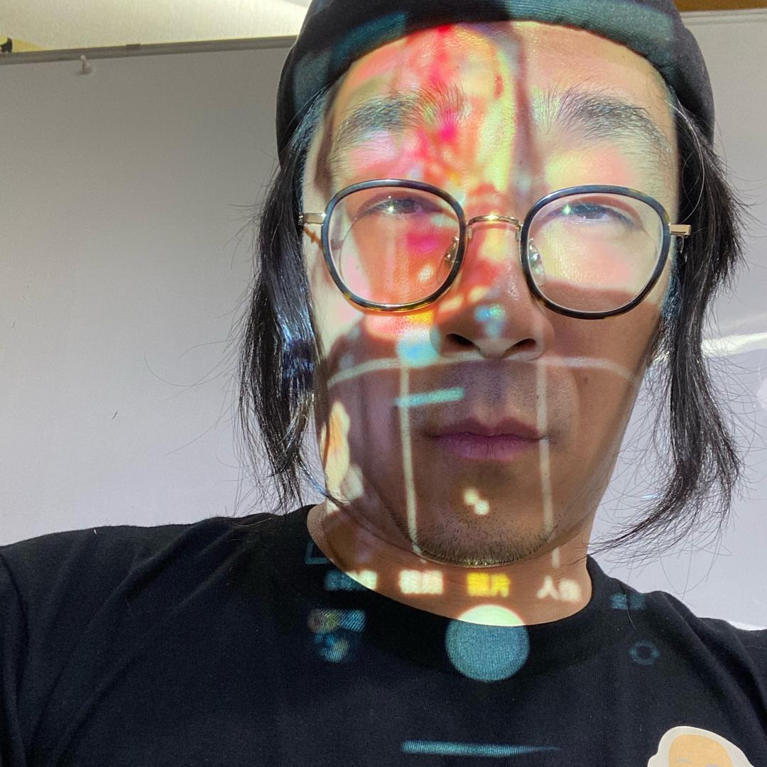 鲁大东与V