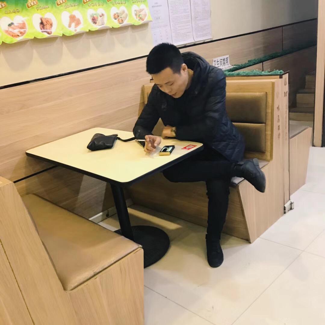 王、先生…